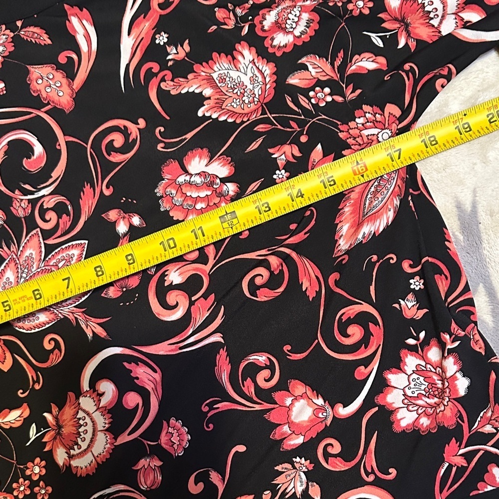 White House Black Market Black and pink and coral Floral Blouse - Picture 6 of 7